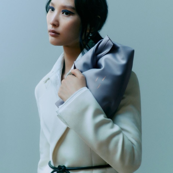 Merit x Proenza Schouler Reversible Vegan Knot Tie Clutch Black Light Blue - Picture 4 of 10